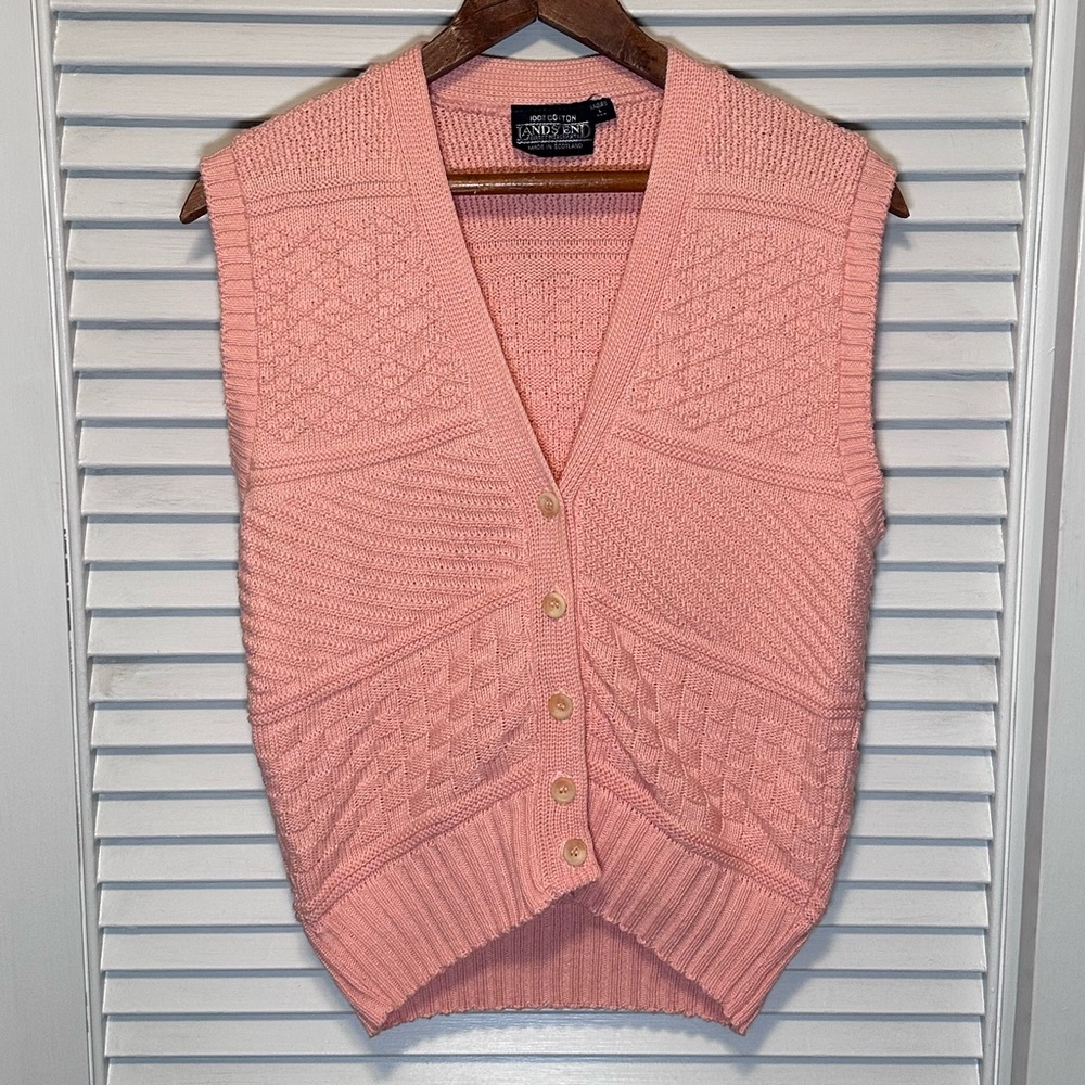 Vintage Lands End woman’s peachy pink sweater-vest. Size M\L